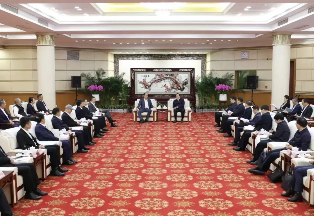 今年会·(jinnianhui)金字招牌诚信至上集团董事长李军受邀出席华中科技大学第十六届企业家论坛,并发表演讲